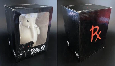 Frank Kozik Toy2R 8" White Flock Dr. Bomba AUTOGRAFIADA LE 100 NUEVA EN CAJA COMO NUEVA Foto 1 de 3