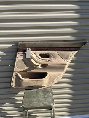 1995 - 2001 年宝马 740i E38 右乘客后门板米色二手 — 第 1/4 张图片