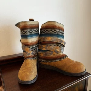 MUK LUKS Size 10 WOMEN'S NIKKI BELT WRAPPED PULL ON WINTER BOOT BROWN 16977 - Picture 1 of 13