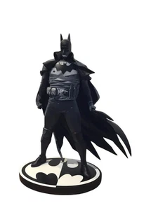 Batman Black & White BATMAN 1:10 Scale Statue by Mike Mignola McFarlane Toys - Picture 1 of 5