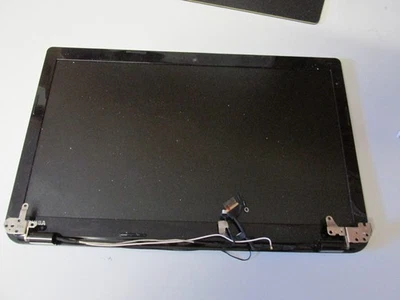 Toshiba Satellite Pro L50-A montaje pantalla Foto 1 de 2