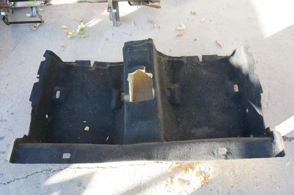 Alfombra de piso trasero negra OEM BMW E46 cupé mitad 01-05 325ci 330ci Foto 1 de 4