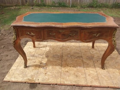 Escritorio de escritura estilo Louis francés Foto 1 de 4