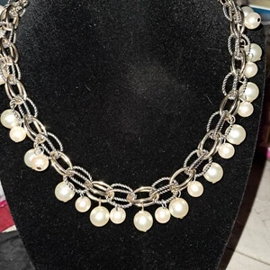 Gargantilla de cadena grande tono dorado y perla sintética - Imagen 1 de 3