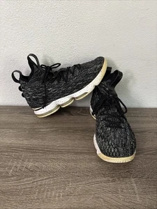 NIKE Air LEBRON JAMES XV 15 OREO Cenizas Negro Blanco Gris 897648-002 Talla 12 Usado - Imagen 1 de 11