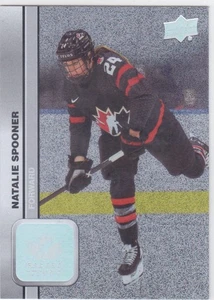 2023 UD TEAM CANADA WOMEN..NATALIE SPOONER..PATTERNED FOILBOARD..CARD # 56 - Bild 1 von 2
