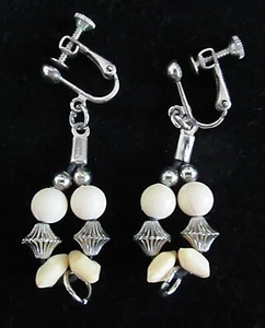 Pendientes colgantes vintage de plata y crema con tornillos #68 - Imagen 1 de 2