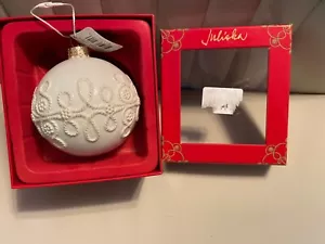 Juliska Berry & Thread Landriana Ceramic Ball Christmas Ornament New in Gift Box - Picture 1 of 5