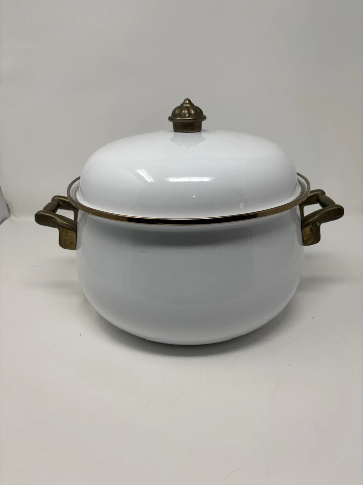 Bon Chef Enamel Pot 3 Qt. with Handles Vintage Serving Ivory Lid - Image 1 of 4