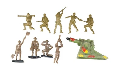 10 Vintage World War One & Two Toy Army Soldiers Beton & Metal Tank & Wood Shell - Image 1 of 4