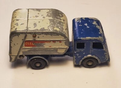 Vtg ~ Matchbox Lesney Tippax Refuse Collector No. 15 ~ our item # D35 - Image 1 of 4