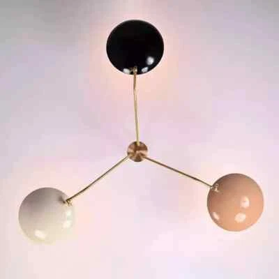 Colgante Sputnik de colección de 3 luces de techo de mediados de siglo moderno de latón crudo Foto 1 de 4