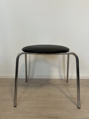 Taburete otomano vintage de Kovona 1970 Foto 1 de 4