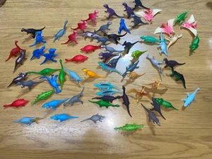 Dinosaurier Spielzeug Konvolut Figuren verschiedene Marken und Tiere 68 Stück - Bild 1 von 9