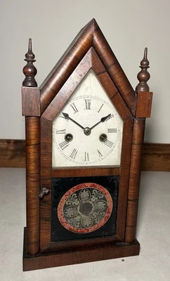 Pequeño antiguo E.N. Welch Steeple Mantel Cottage Reloj Hora/Huelga Foto 1 de 4