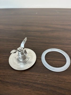 VTG Oster Kitchen Center Replacement Parts Blender Blade Gasket - Image 1 of 3