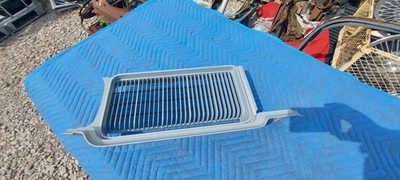 1970 CUTLASS SUPREME RIGHT GRILLE NOS GM 406680 OLDSMOBILE Foto 1 de 4
