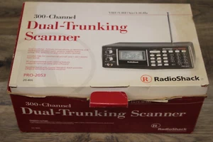 ESCÁNER DE SEGUIMIENTO TRONCAL DE ESCRITORIO RADIO SHACK PRO-2053 300 CANALES 20-466 - Imagen 1 de 6