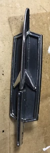 1972 Cutlass S 442 front rocket emblem 410629 6207 - Bild 1 von 6