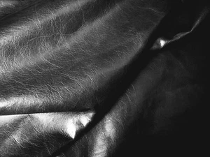 Black glossy waxy cowhide leather 0.8/0.9mm From Barkers Hide & Leather Skins - Picture 1 of 1