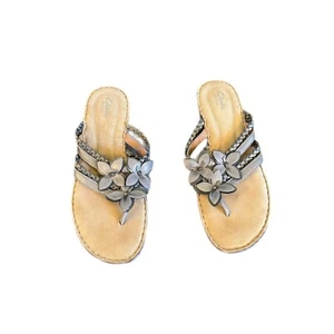 Clarks Artisan Womens Flip Flop Thong Sandals Leather Flower Cushioned Size 10 - Picture 1 of 8