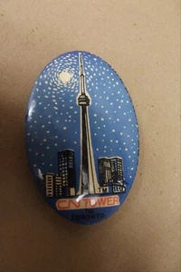 Vintage CN Tower Pinback Pin 1977 Toronto - Imagen 1 de 3