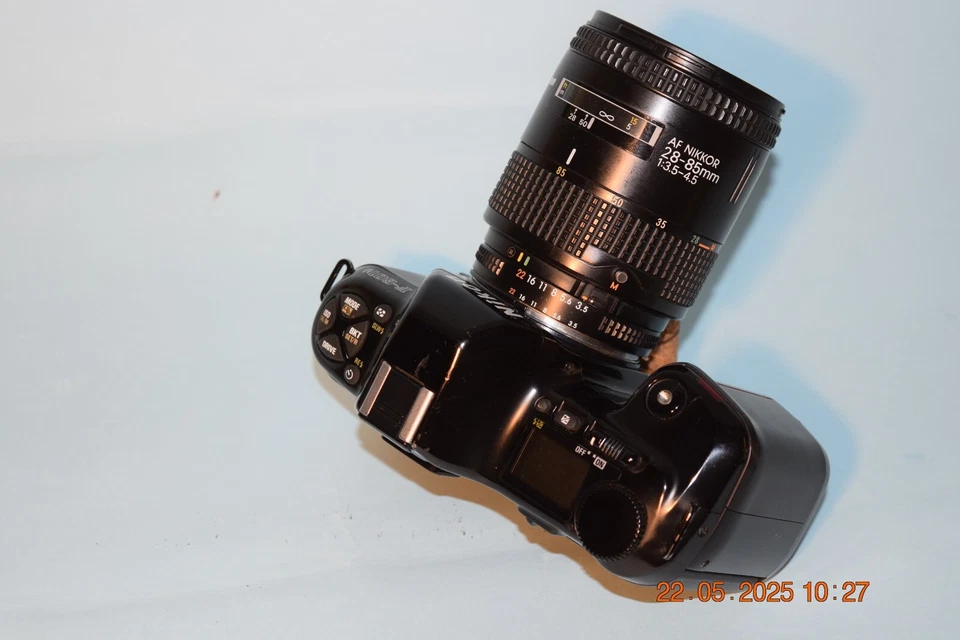 NIKON F-601M + AF-NIKKOR 28-85 + VIVITAR 70-210  CON PARALUCE + BORSA - Immagine 1 di 4