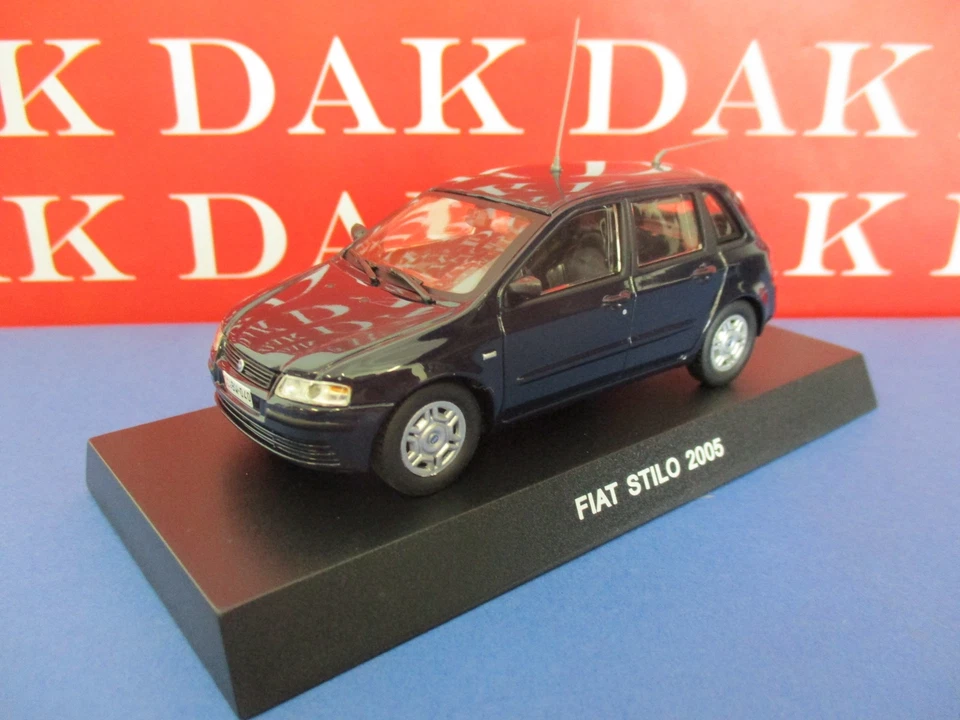 Die cast 1/43 Modellino Auto Carabinieri Fiat Stilo 2005 blu - Immagine 1 di 3