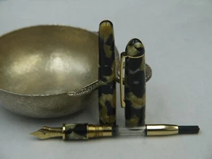 Platinum 3776 Celluloid Black & Brown  Fountain Pen  14K Nib F - Pristine....!!! - Picture 1 of 12