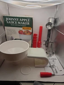 Johnny Apple Sauce Maker & Food Strainer (Victorio Strainer VKP250) W/ Box CMPLT - Picture 1 of 10