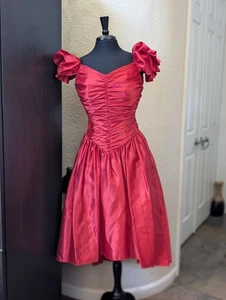 Roberta Vintage leuchtend rotes Satinkleid mit Puffärmeln. Made in the U.S.A... - Bild 1 von 8