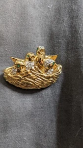 Vintage Vogel Brosche Anstecknadel Küken Zwitschern Nest Strass gelbvergoldet - Bild 1 von 6