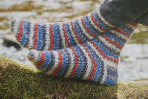 Knitting Pattern For Lady's Pretty Socks In Self Striping 4Ply - 4 Sizes - Picture 1 of 1