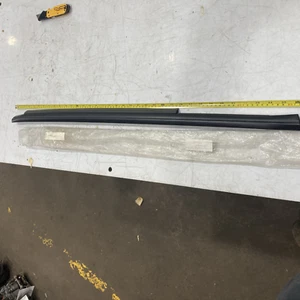READ 1985-1990 Volvo 740 4DR LH REAR Door Window Molding Black TURBO 1392021 - Picture 1 of 8