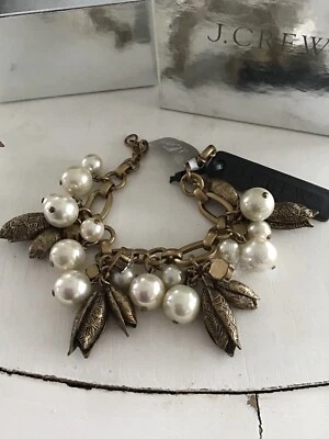 NUEVO CON ETIQUETAS J. Pulsera de perlas y pétalos CREW  Foto 1 de 4