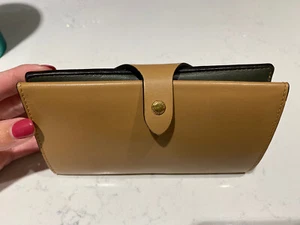 Echte Burberry Harlow Equestrian Shield zweifarbige Leder-Geldbörse im Kontinentalformat 595 $ - Bild 1 von 7
