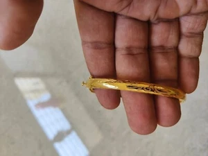 Vintage & Estate New Style 14k Yellow Gold Finish 7.5" Bangle Bracelet Unisex - Picture 1 of 4