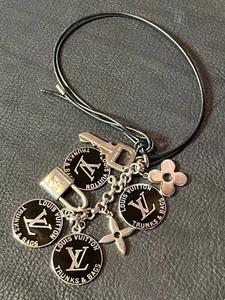 LOUIS VUITTON Necklace Charm Pendant Choker AUTH TRUNKS & BAGS Medal Coin LV 624 - Picture 1 of 17