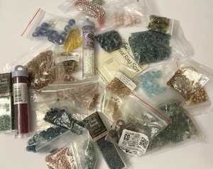 Rocailles Konvolut Glas Kunststoff zur Schmuckherstellung Basteln Feuerberg  - Bild 1 von 7