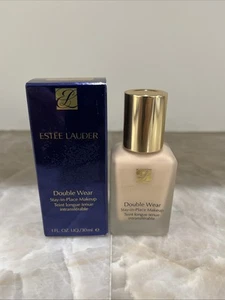 ESTĒE LAUDER Double Wear Stay-in-Place Makeup Foundation 2C0 Cool Vanilla- 1 0z - Picture 1 of 4