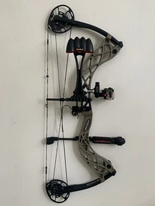 BOWTECH CARBON ZION COMPOUND BOW RH FLAT DARK EARTH 70LB DRAW WEIGHT - Picture 1 of 7