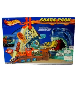 2000 Hot Wheels SHARK PARK SET 28707 FACTORY SEALED - Picture 1 of 3