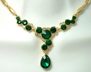 NECKLACE GREEN CLEAR RHINESTONES TEARDROP PENDANT GOLD TONE CHAIN NEW - Picture 1 of 9