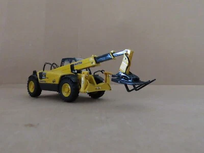 LL268 UNIVERSAL HOBBIES UH8002U 1/50 TP Machine Komatsu WH613 Telescopic Cart - Image 1 of 4