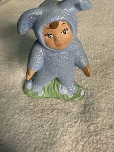 Glitzer SCHNEE KINDER in blau Hasen Kostüm Keramik Figur 3" - Bild 1 von 6