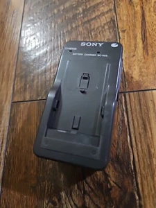 Genuine Sony Battery Charger BC-V615 with Wall Plug Cord Incuded - Picture 1 of 1