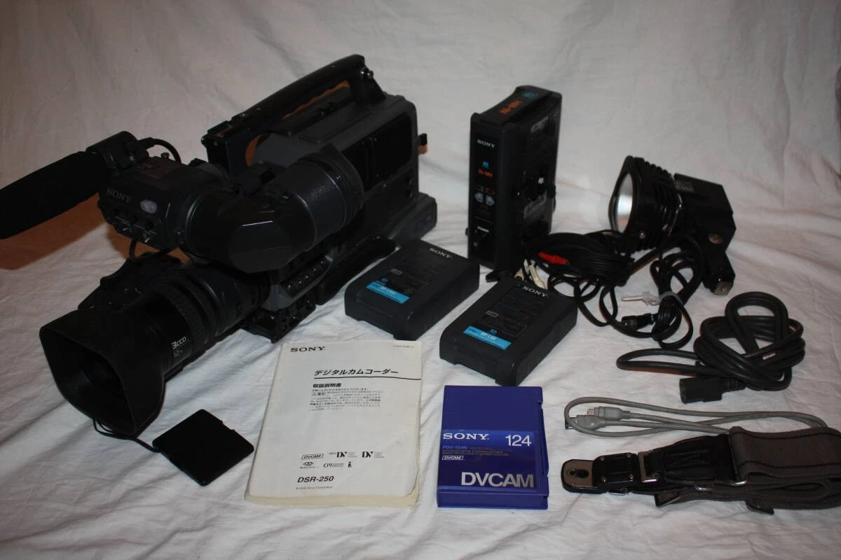 期間限定最終値下げSONYDSR-250ビデオカメラ豪華セット！稼働ですが現状品 期間限定最終値下げSONYDSR-250ビデオカメラ豪華セット！稼働ですが現状品