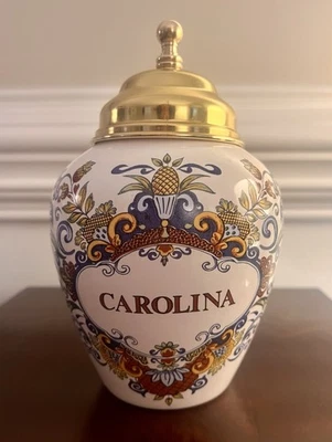 Antiguo boticario de tabaco Virginia Jar Company “Carolina” Delft con tapa de latón Foto 1 de 4