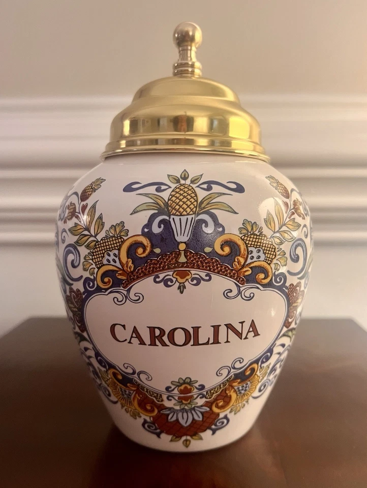 Antiguo boticario de tabaco Virginia Jar Company “Carolina” Delft con tapa de latón Foto 1 de 4