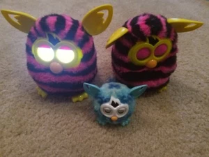 Hasbro 2012 2x Furby STRAIGHT STRIPES Pink Black Interactive Talking - Picture 1 of 4